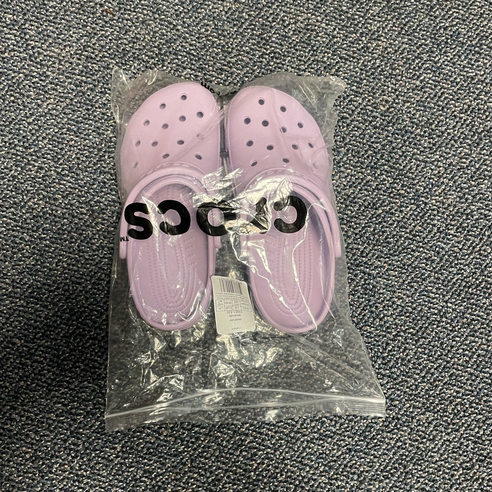 Women’s Size 9 Lavender Crocs